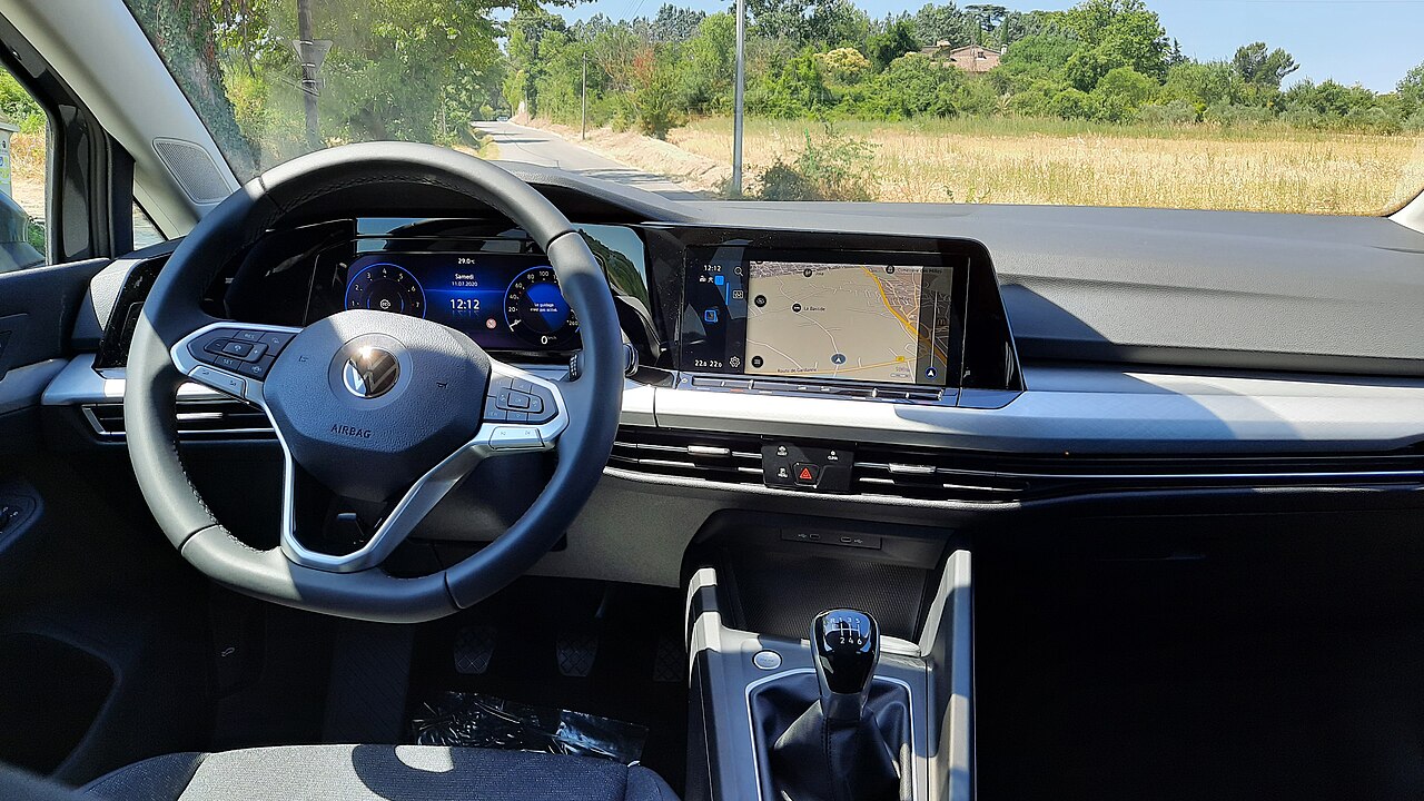 Volkswagen Golf VIII - Life 1st - Intérieur.jpg